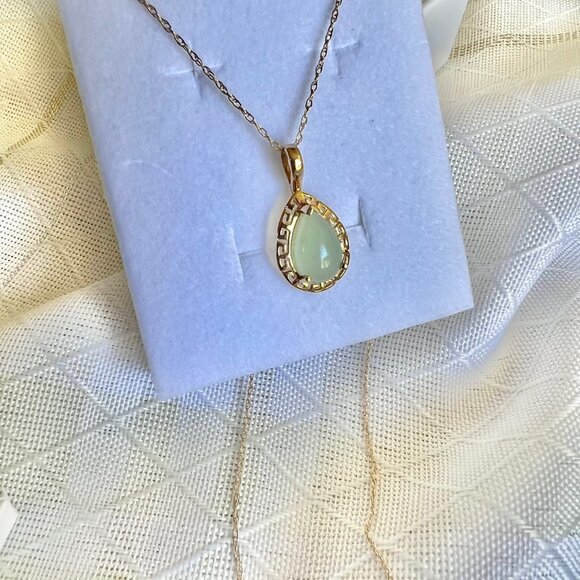 Green Jade Pendant Necklace 10K Gold Pendant, 14K Gold Chain - Picture 16 of 16
